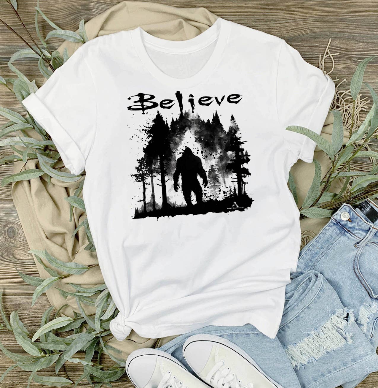 Believe Sasquatch Big Foot Black White T-Shirt
